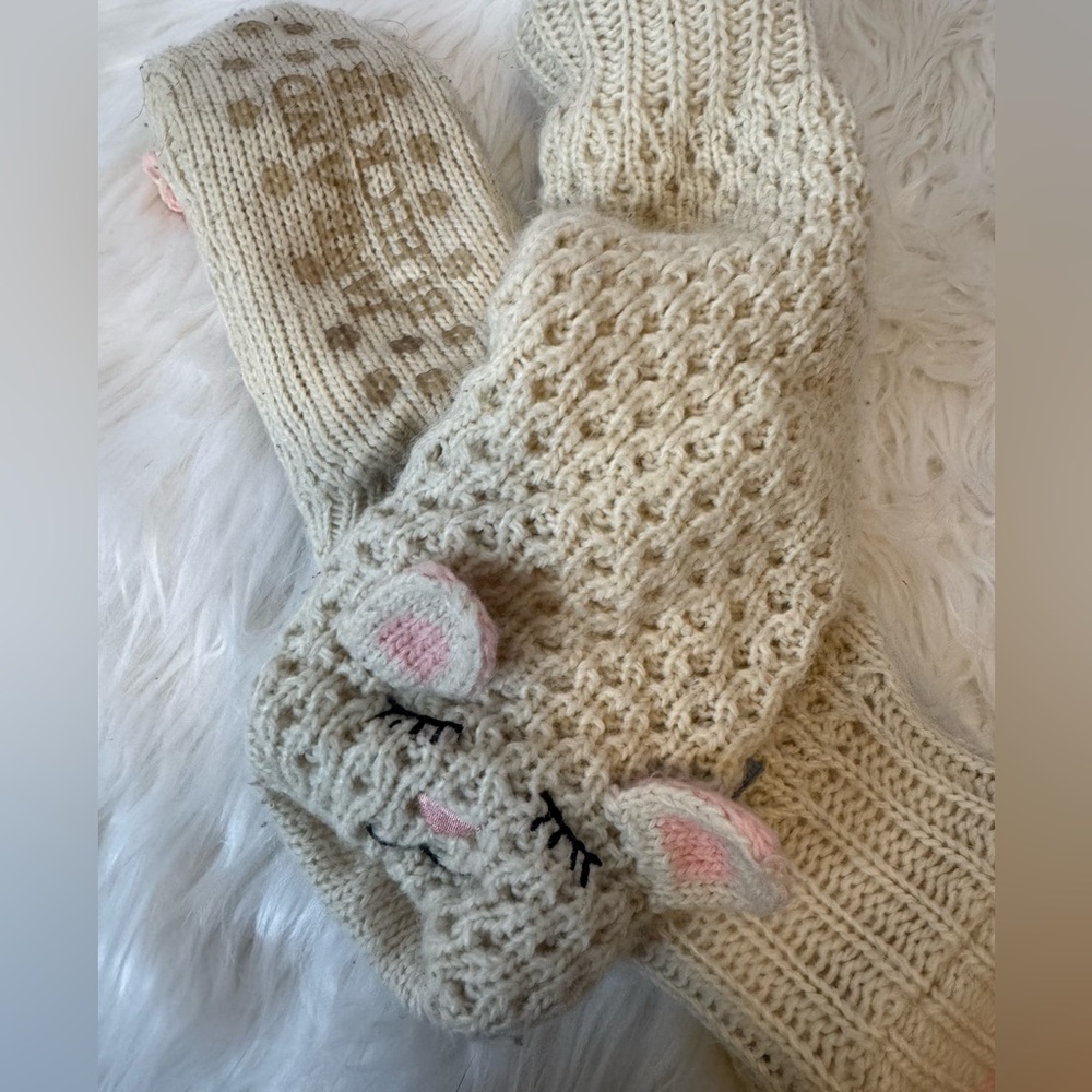 JANE & BLEECKER one size slipper sock with cute face on toe, like new